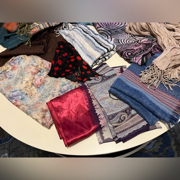 1️⃣3️⃣Lot of 13 Random Scarves—Varying Colors/Sizes/Brands/Materials/Conditions - Picture 7 of 10
